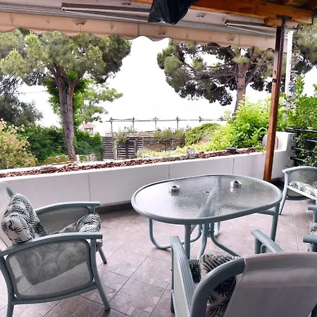 Fat Mermaid Seaside PalaiónTsiflíkion